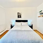 Paddington Beautiful Two Bedroom Apartment