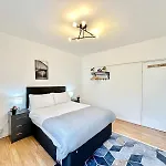 Paddington Beautiful Two Bedroom Apartment