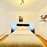 Paddington Beautiful Two Bedroom Apartment