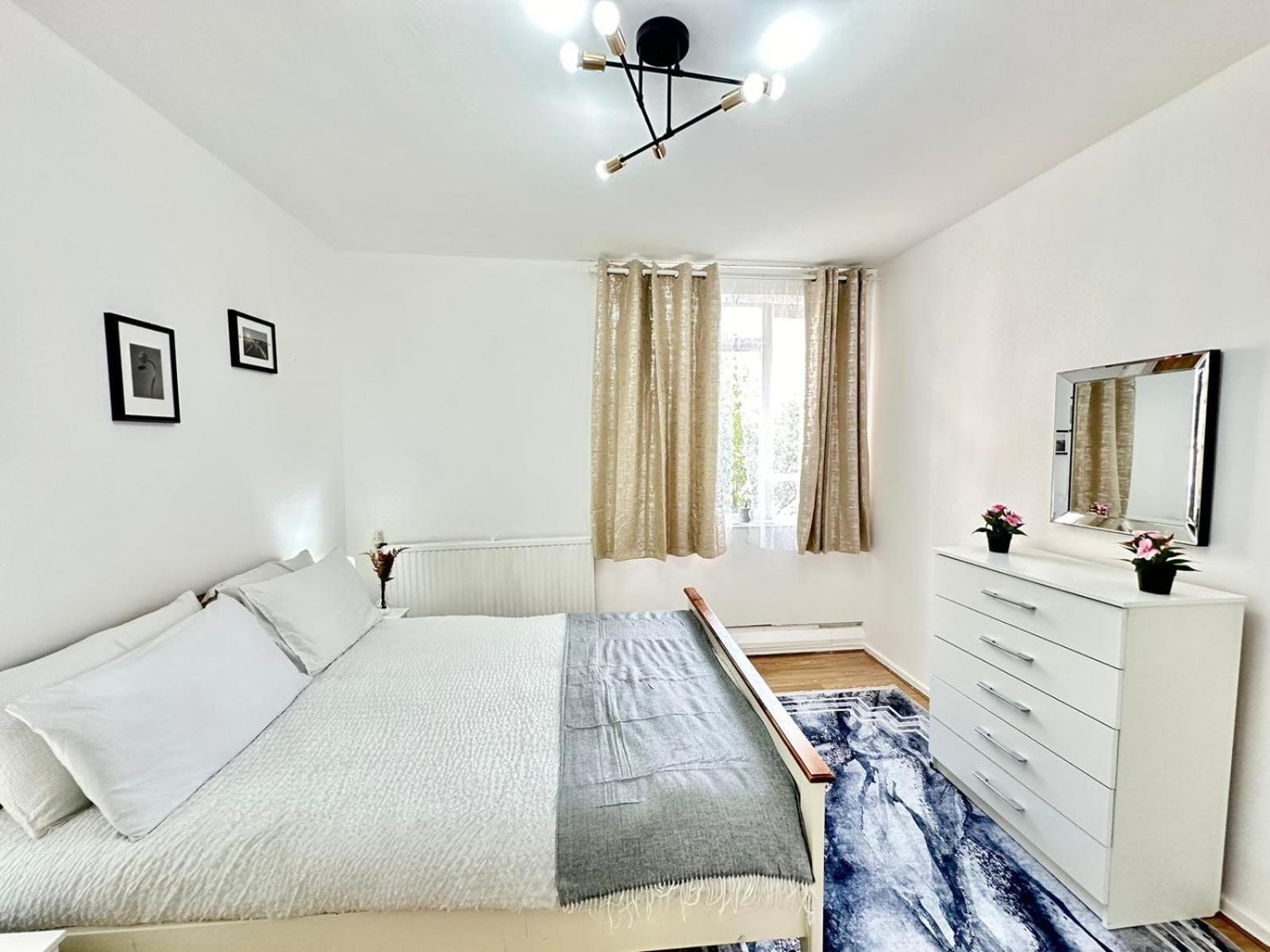 Paddington Beautiful Two Bedroom *