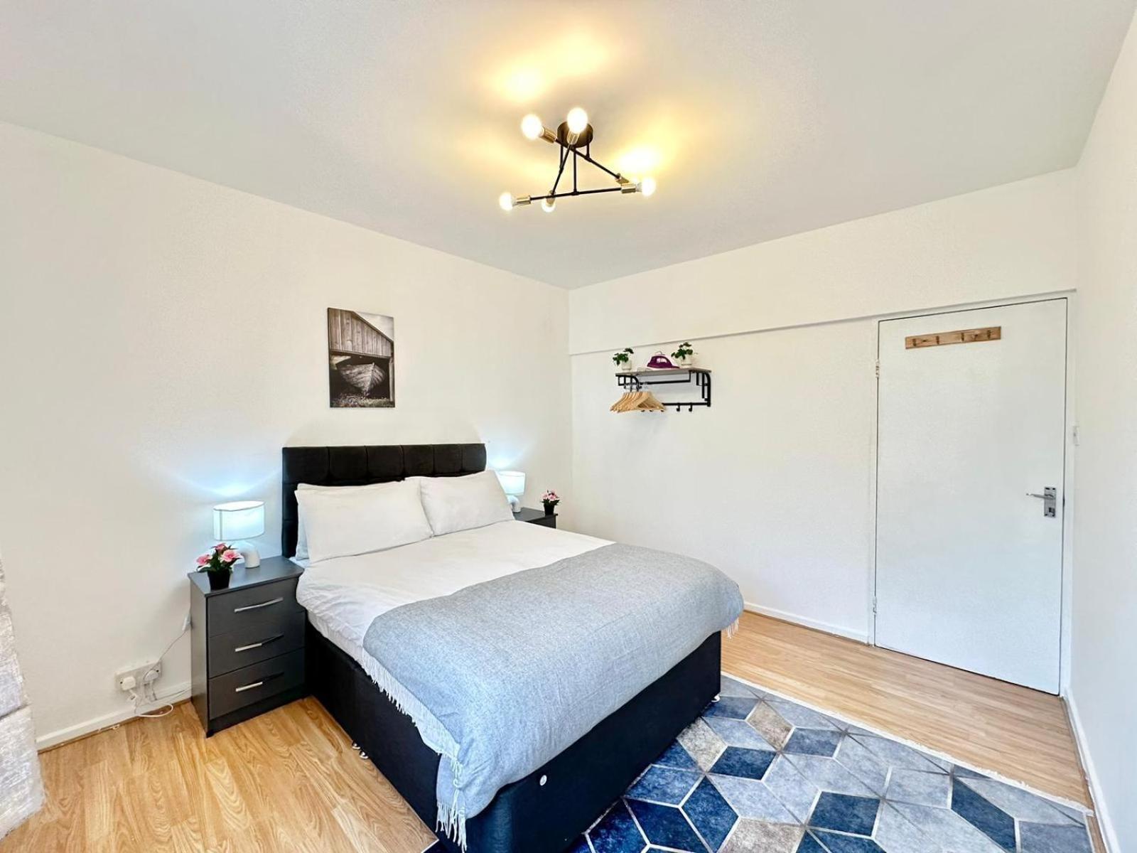 Paddington Beautiful Two Bedroom Londra