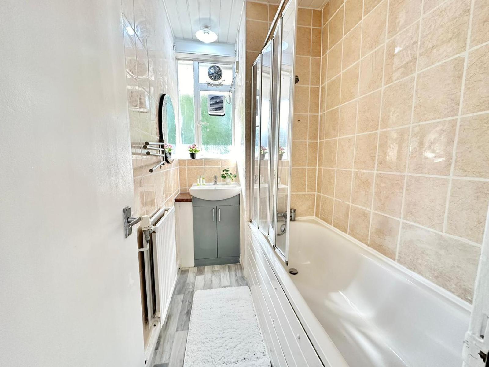 Paddington Beautiful Two Bedroom Apartment London